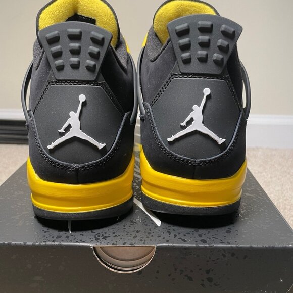 Men AIR JORDAN 4 Thunder - Picture 4 of 5